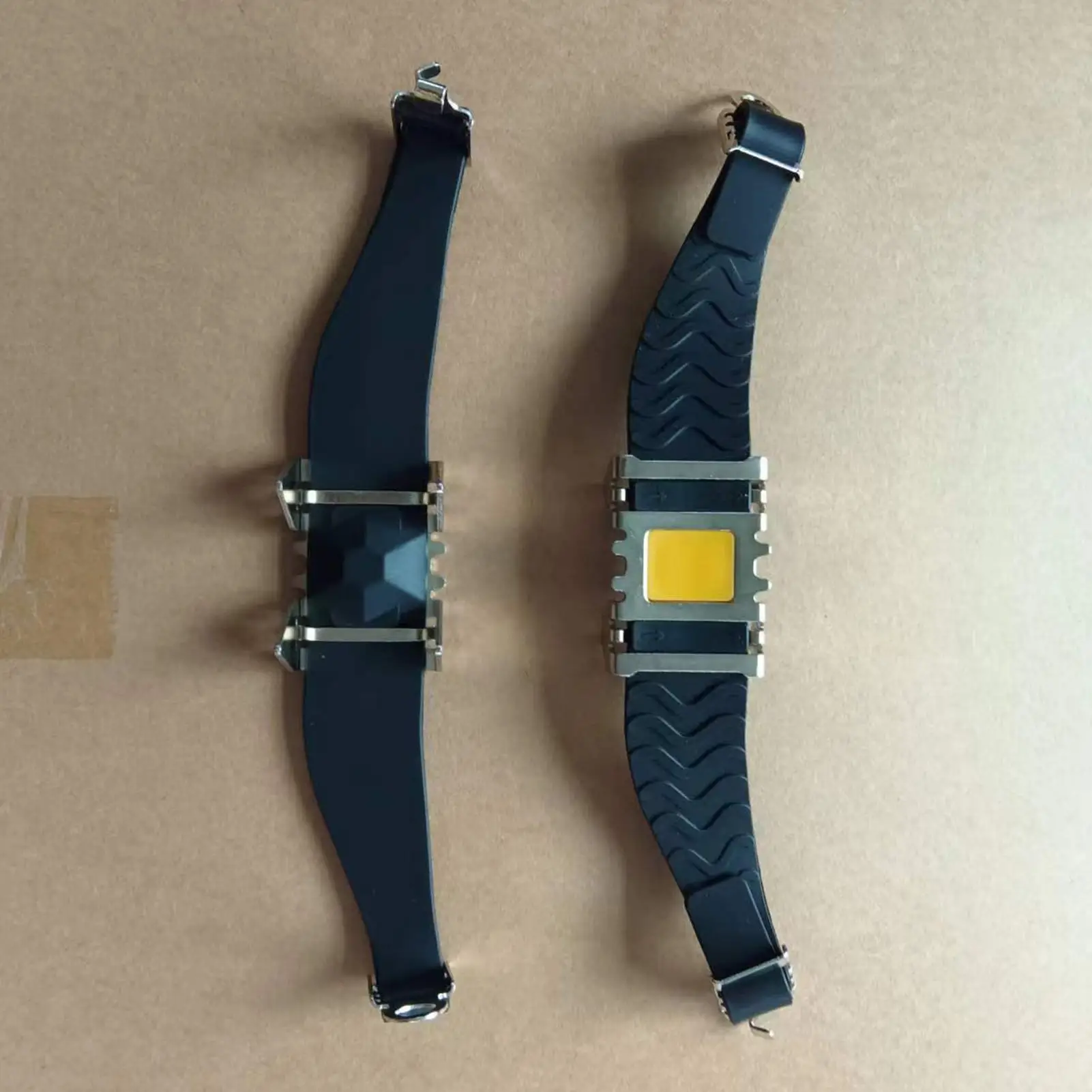 Противоскользящие накладки на обувь для зимы, портативные шипы для обуви, зимние накладки на обувь для мужчин и женщин, для активного отдыха, походов, альпинизма
Противоскользящие накладки на обувь для зимы, портативные шипы для обуви, зимние накладки на обувь для мужчин и женщин, для активного отдыха, походов, альпинизма