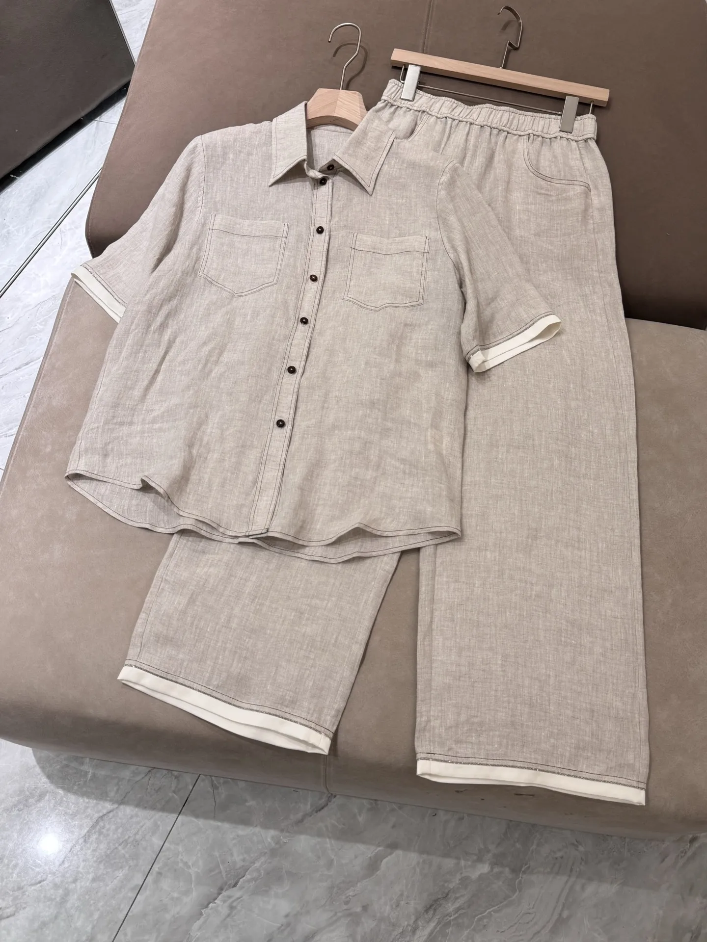 2025 spring and summer women's linen shirt pants suit short-sleeved top high waist wide-leg pants two-piece set
2025 spring and summer women's linen shirt pants suit short-sleeved top high waist wide-leg pants two-piece set