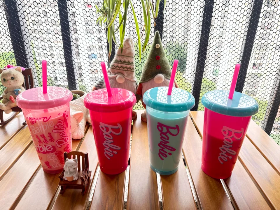 MINISOMiniIce Barbie Sunlight Shining Series Straw Plastic Cup 4-piece set cute drink bottle with lid
MINISOMiniIce Barbie Sunlight Shining Series Straw Plastic Cup 4-piece set cute drink bottle with lid