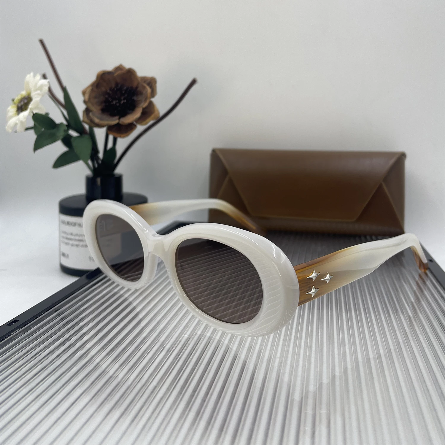 New Elegant Cat Eye Women's Sunglasses with Case Outdoor Handmade Acetate Sunglasses Retro Vintage Cat Eye UV400 Sunglasses
New Elegant Cat Eye Women's Sunglasses with Case Outdoor Handmade Acetate Sunglasses Retro Vintage Cat Eye UV400 Sunglasses
