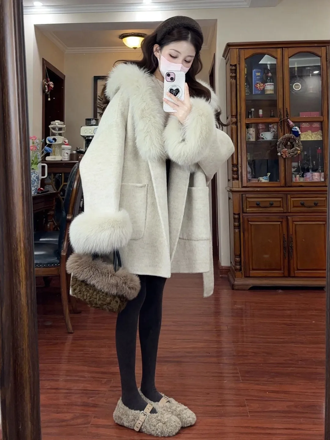 Korean Style Loose Fit Hooded Woolen Coat with Faux Fur Collar Casual High Waist Design Long Sleeve Straight Hemline Coat
Korean Style Loose Fit Hooded Woolen Coat with Faux Fur Collar Casual High Waist Design Long Sleeve Straight Hemline Coat