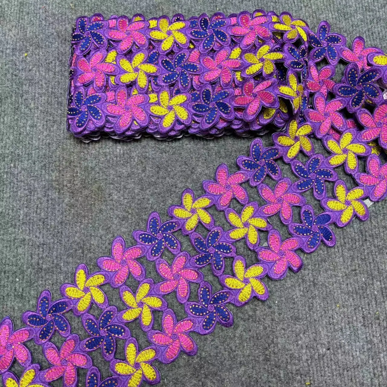 5 ярдов кружевная отделка свадебного платья со стразами, кружевная аппликация, нить, вышивка, кружевные аксессуары, отделка, швейный материал из гипюра
5 ярдов кружевная отделка свадебного платья со стразами, кружевная аппликация, нить, вышивка, кружевные аксессуары, отделка, швейный материал из гипюра