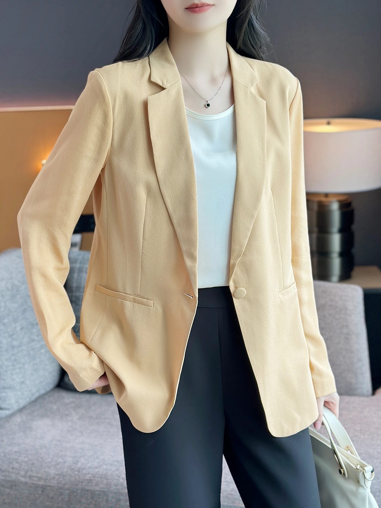 Zuozhuzhujia High-End 6A Silk Casual Wide-Style Thin Suit Jacket for Women Breathable Commute Workwear Straight Hem Long Sleeve
Zuozhuzhujia High-End 6A Silk Casual Wide-Style Thin Suit Jacket for Women Breathable Commute Workwear Straight Hem Long Sleeve