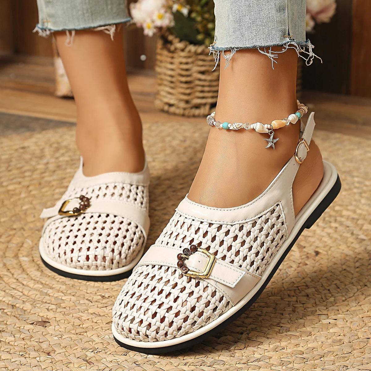 Round Toe Shallow Mouth Cutout Roman Sandals Women's Summer Mesh Outside Wear Soft Sole Non-slip Woven Flats
Round Toe Shallow Mouth Cutout Roman Sandals Women's Summer Mesh Outside Wear Soft Sole Non-slip Woven Flats
