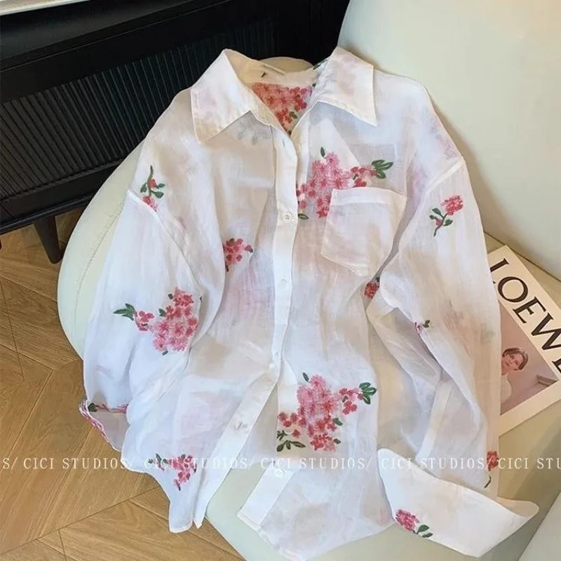 2026 Summer French Style Floral Print Polo Shirt Women Elegant Slim Age Reducing Thin UV Protection Casual Fashion Blouse Tops
2026 Summer French Style Floral Print Polo Shirt Women Elegant Slim Age Reducing Thin UV Protection Casual Fashion Blouse Tops