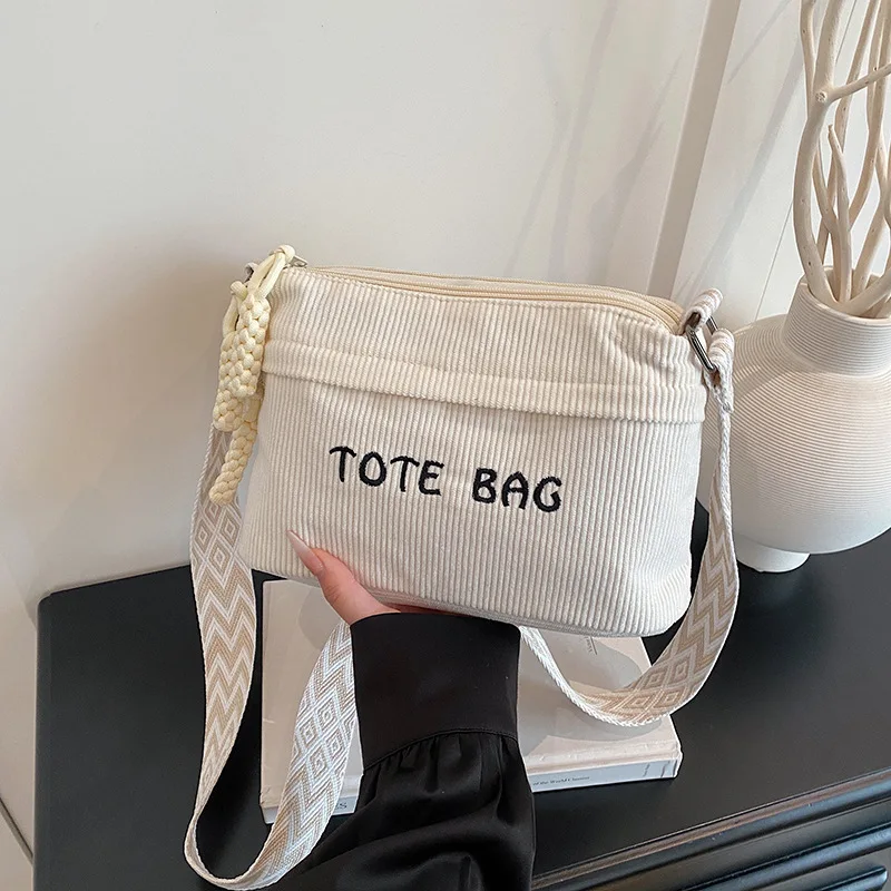 Женские вельветовые сумки через плечо с вышивкой, повседневные легкие однотонные сумки-кроссбоди, студенческие многослойные сумки-тоут
Женские вельветовые сумки через плечо с вышивкой, повседневные легкие однотонные сумки-кроссбоди, студенческие многослойные сумки-тоут