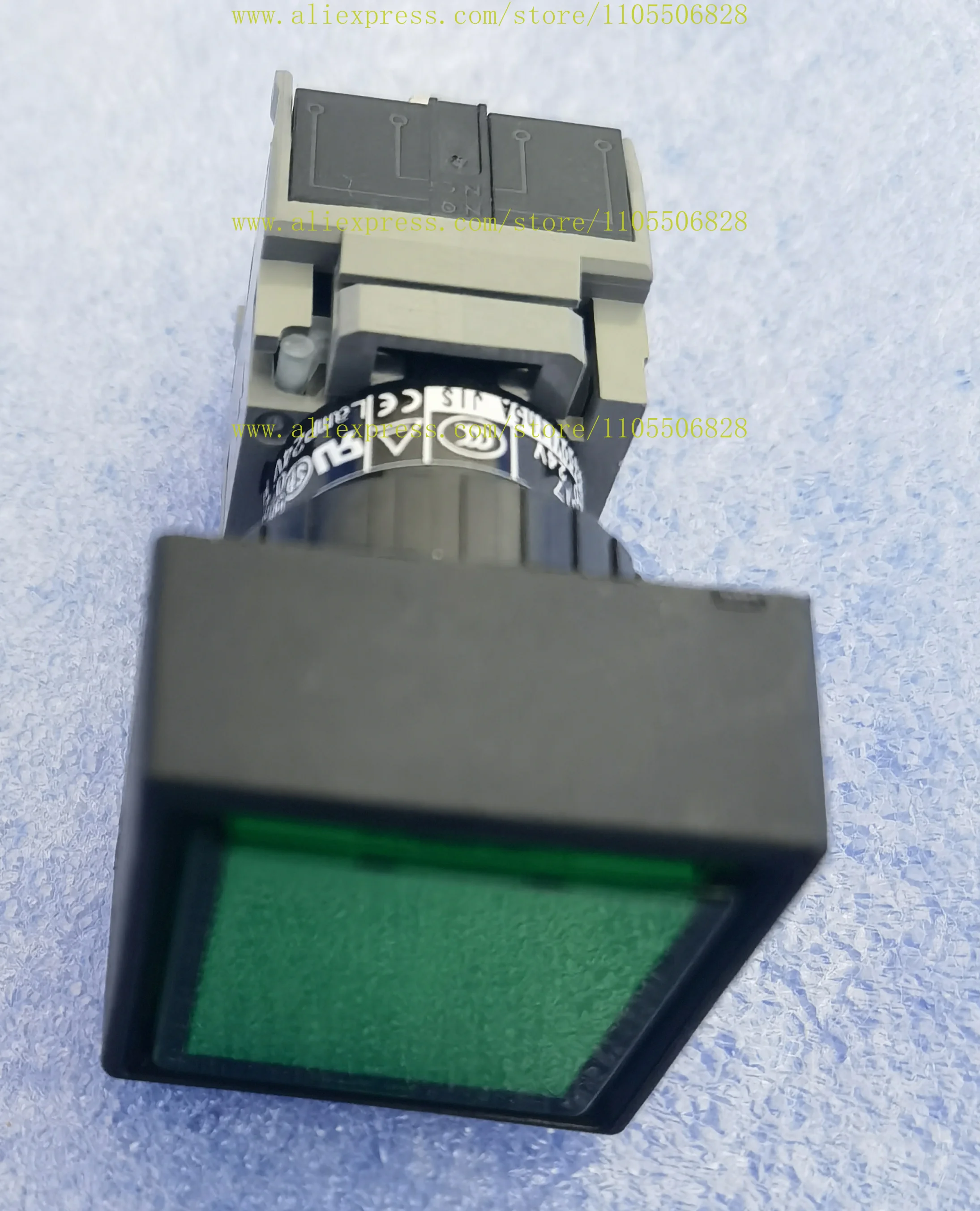 AH165-2SFLG11E3 Japan Fuji button switch green program start button
AH165-2SFLG11E3 Japan Fuji button switch green program start button
