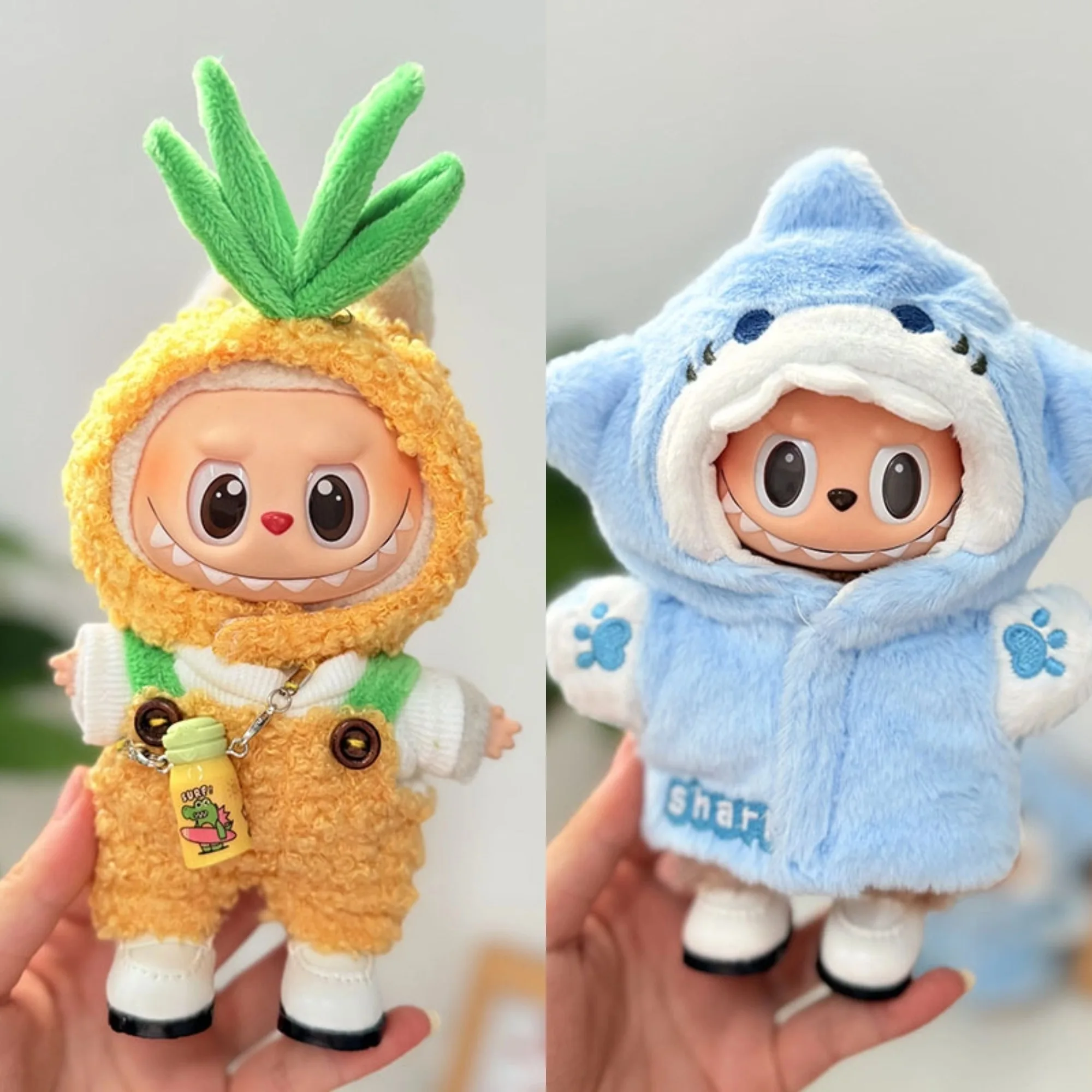 Adorable Pineapple & Shark Clothes Set for Labubu 1st-3rd Gen Sitting Doll Two-piece Bodysuit with Hood Hanging Decor Outfit 
Adorable Pineapple & Shark Clothes Set for Labubu 1st-3rd Gen Sitting Doll Two-piece Bodysuit with Hood Hanging Decor Outfit