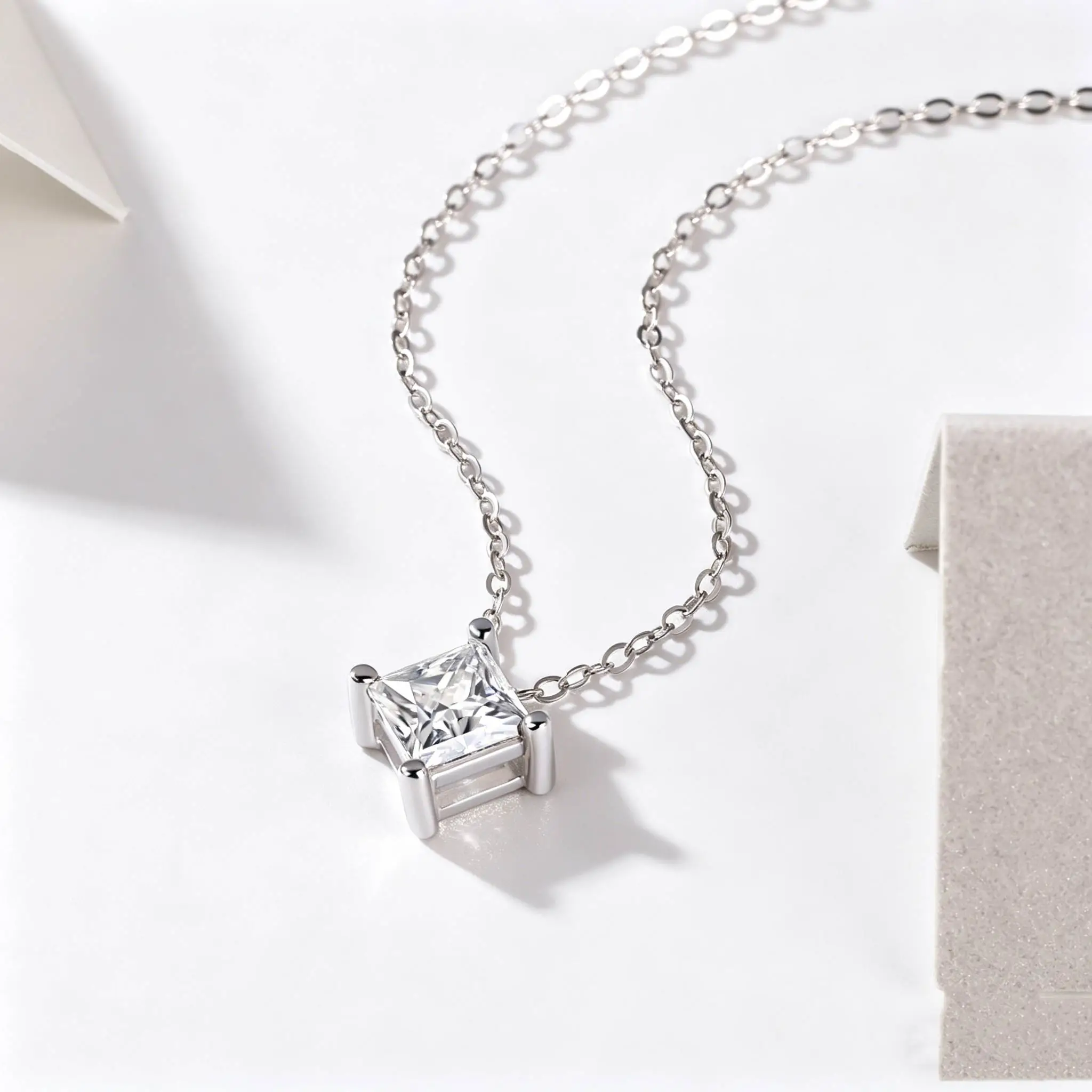 S925 Sterling Silver Princess Cut Stone Pendant Necklace Sparkling Square Solitaire Chain Women Daily Party Wedding Jewelry
S925 Sterling Silver Princess Cut Stone Pendant Necklace Sparkling Square Solitaire Chain Women Daily Party Wedding Jewelry