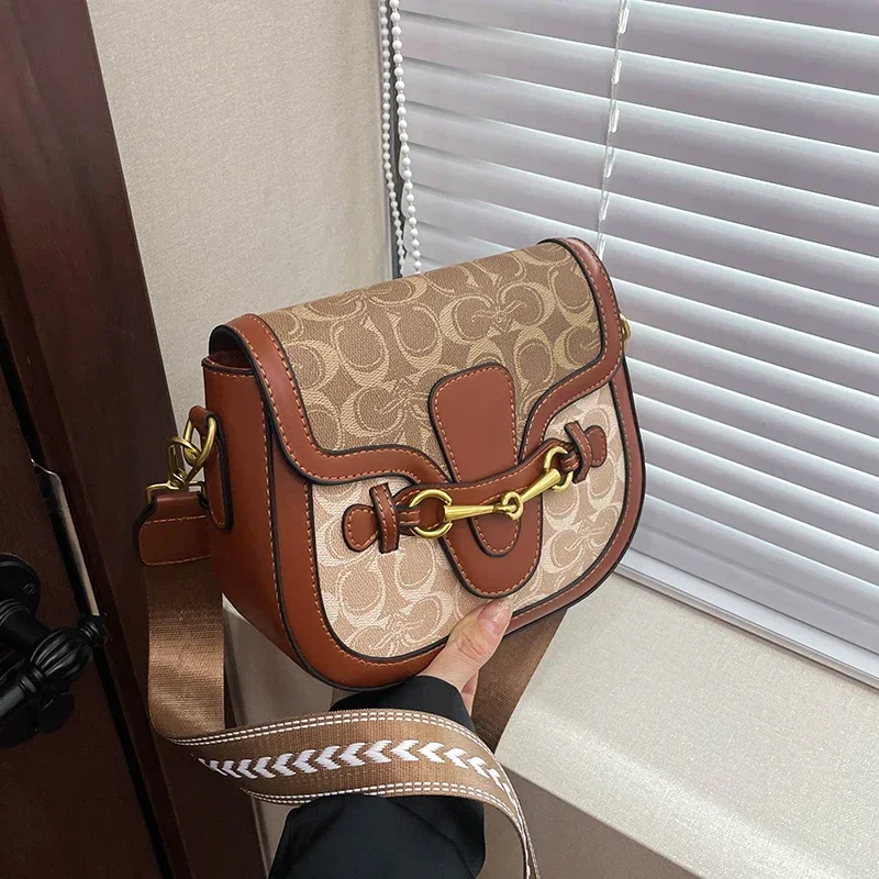 Retro Style Messenger Bag For Women - High-Quality Leather Crossbody Purse With Modern Minimalist Luxury Designer Style
Retro Style Messenger Bag For Women - High-Quality Leather Crossbody Purse With Modern Minimalist Luxury Designer Style
