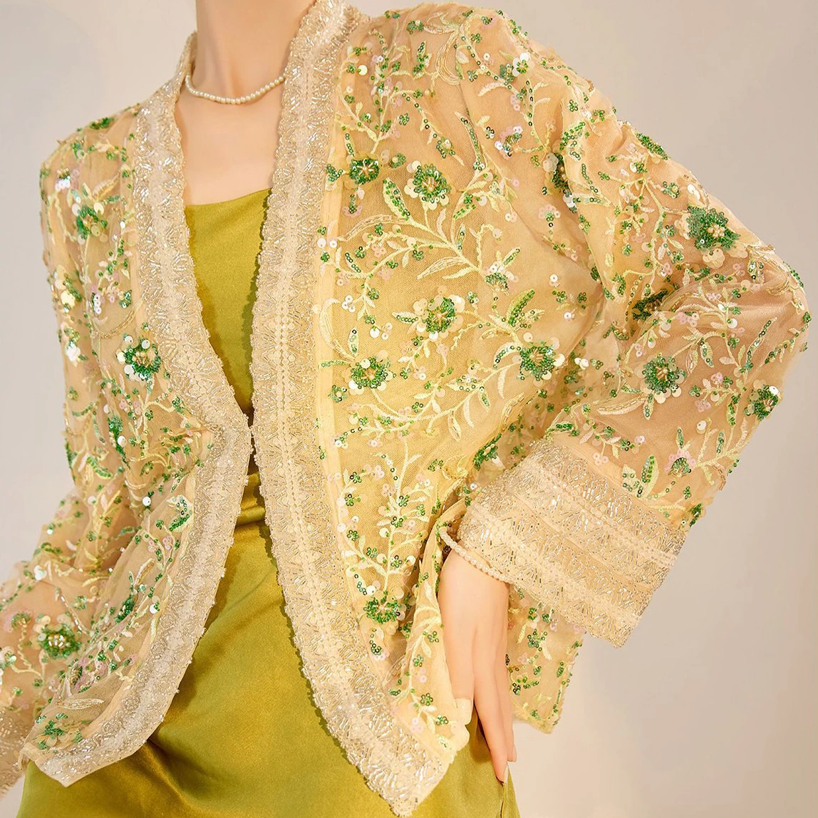 Summer New Chinese Womens Hollow-out Thin Cardigan Top Luxury Sequins Beads Embroidery Long Sleeve Jacket Coat Vintage Outerwear
Summer New Chinese Womens Hollow-out Thin Cardigan Top Luxury Sequins Beads Embroidery Long Sleeve Jacket Coat Vintage Outerwear
