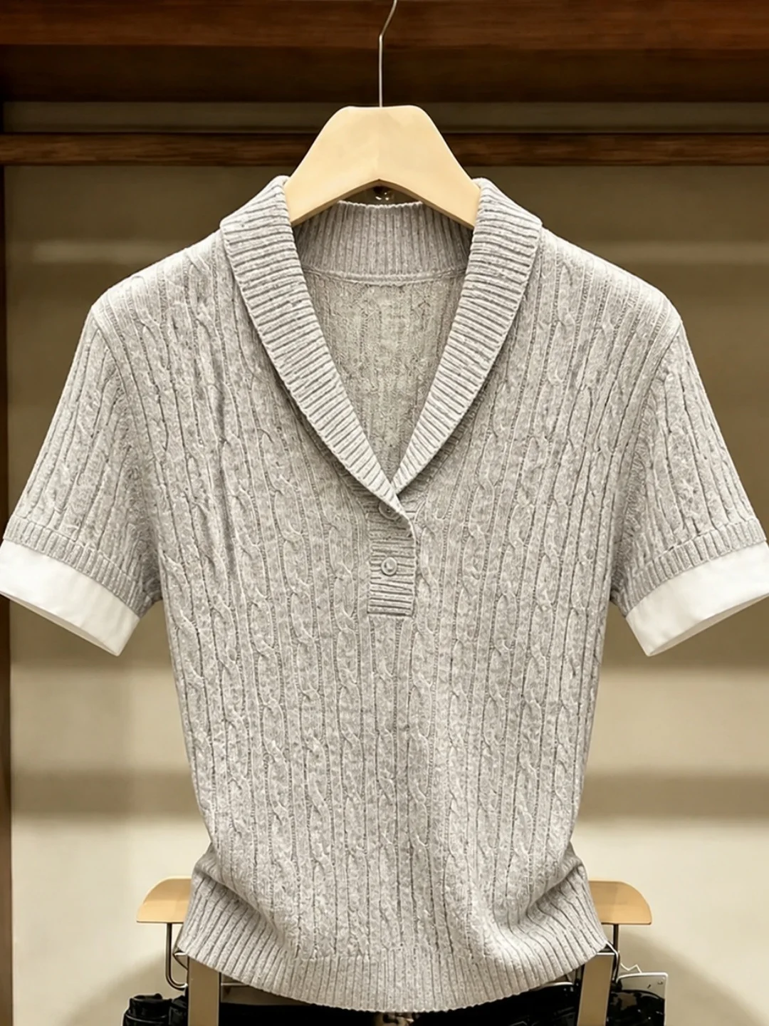 Summer Soft Comfortable Short Sleeve Knitted Top Korean Style Slimming Versatile High-End Color Block Hooded Women's Silk Shirt
Summer Soft Comfortable Short Sleeve Knitted Top Korean Style Slimming Versatile High-End Color Block Hooded Women's Silk Shirt