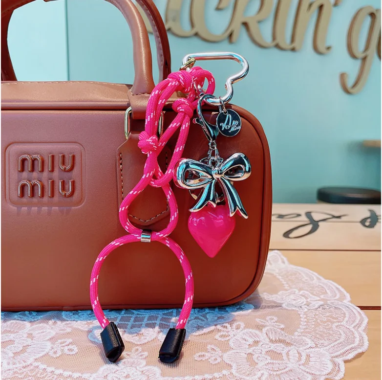 Keychain Cute Girl Butterfly Knot Hook Weaving Rope Cool Black Love Bag Pendant Pendant Mobile Phone Chain
Keychain Cute Girl Butterfly Knot Hook Weaving Rope Cool Black Love Bag Pendant Pendant Mobile Phone Chain