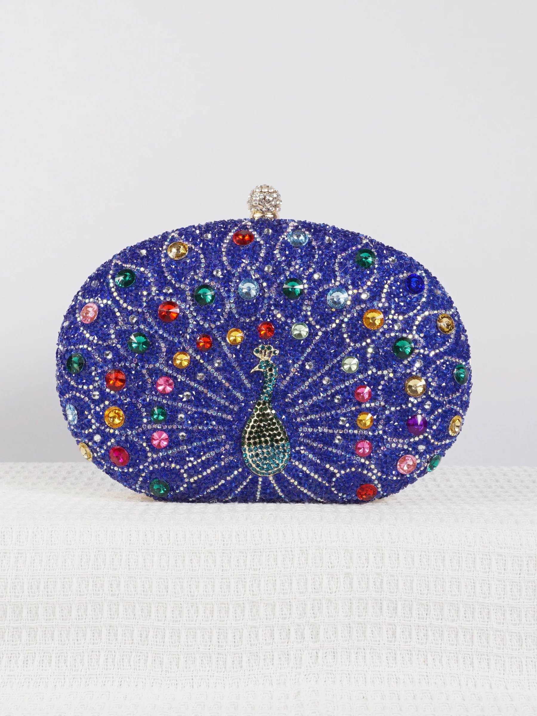 European and American fashion handheld banquet bag cross-border popular love bag retro chain shoulder crossbody bag wallet
European and American fashion handheld banquet bag cross-border popular love bag retro chain shoulder crossbody bag wallet