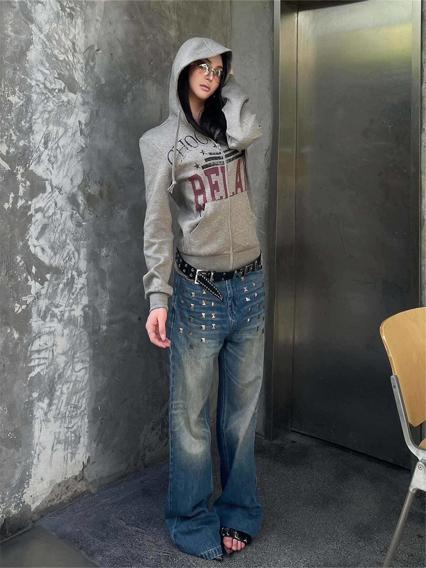 Extended Length Wide Leg Denim Jeans for Women Rivet Design Loose Slimming Straight Floor-Length Pants Vintage Style Cotton
Extended Length Wide Leg Denim Jeans for Women Rivet Design Loose Slimming Straight Floor-Length Pants Vintage Style Cotton