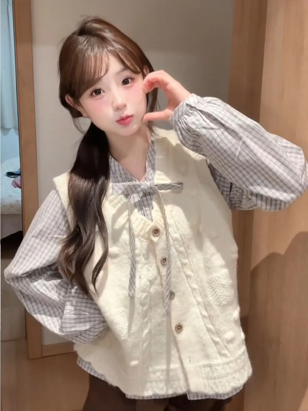 Корейский милый школьный вязаный жилет V-Ne, женская осенне-зимняя многослойная верхняя одежда, нежный топ с цветочным принтом на крючках
Корейский милый школьный вязаный жилет V-Ne, женская осенне-зимняя многослойная верхняя одежда, нежный топ с цветочным принтом на крючках