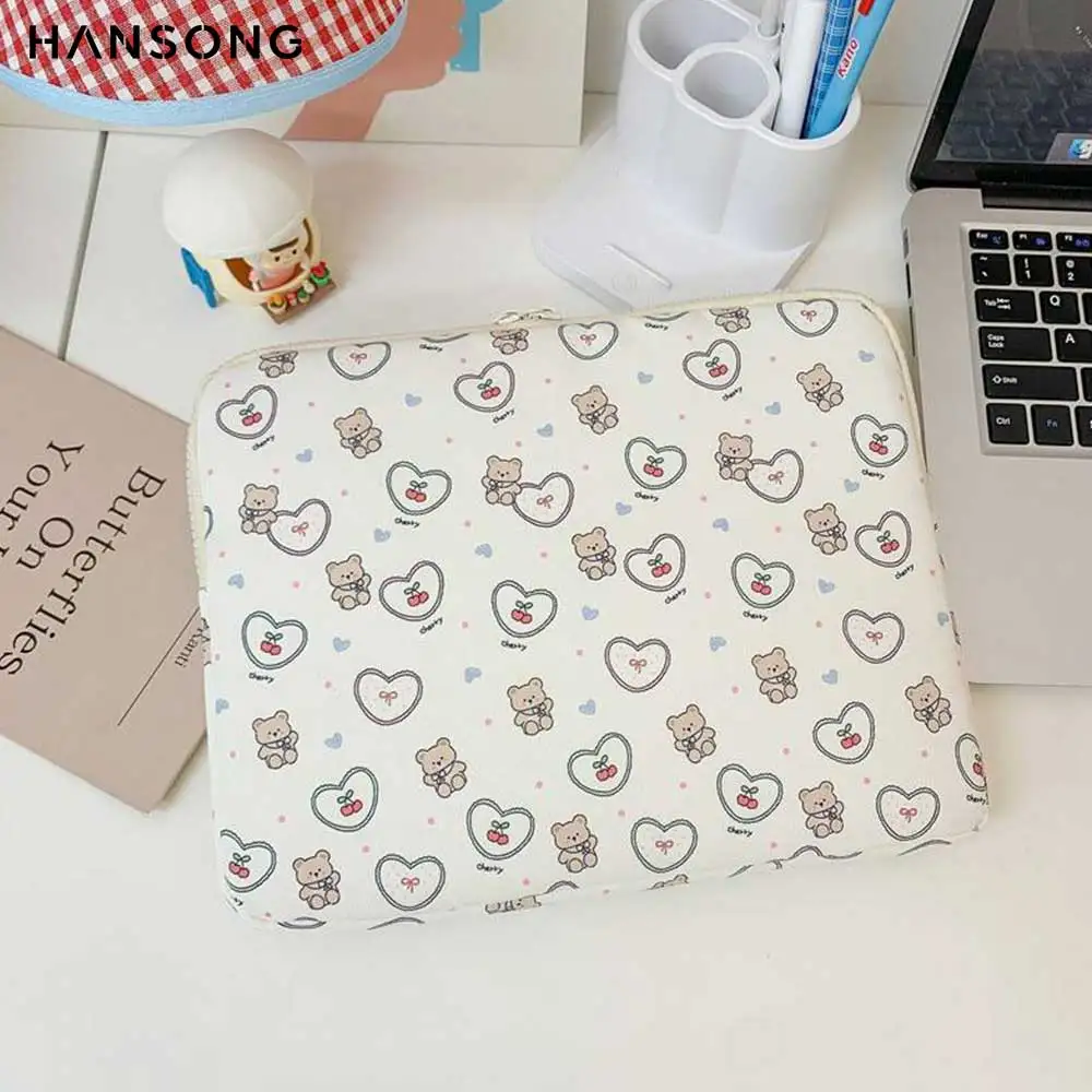 Противоударная сумка для ноутбука с белым принтом медведя для планшетов 11 дюймов, 13 дюймов, 15 дюймов, совместимая с iPad, Samsung, Huawei, портативный чехол для ноутбука
Противоударная сумка для ноутбука с белым принтом медведя для планшетов 11 дюймов, 13 дюймов, 15 дюймов, совместимая с iPad, Samsung, Huawei, портативный чехол для ноутбука