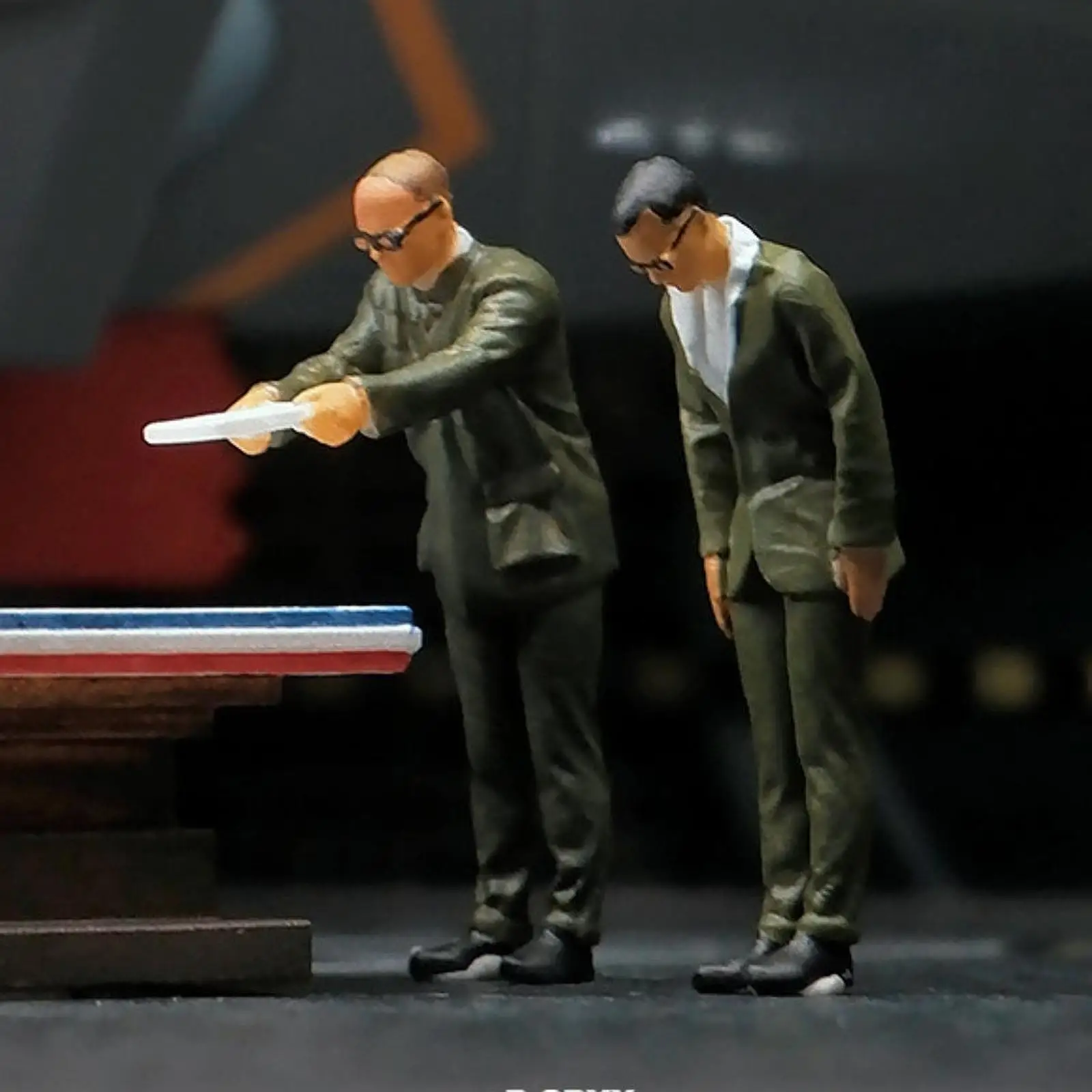 Миниатюрные фигурки, миниатюрная сцена 1:64, ручная роспись, подробная фигурка людей, модели, фигурки для архитектурных коллекций моделей
Миниатюрные фигурки, миниатюрная сцена 1:64, ручная роспись, подробная фигурка людей, модели, фигурки для архитектурных коллекций моделей