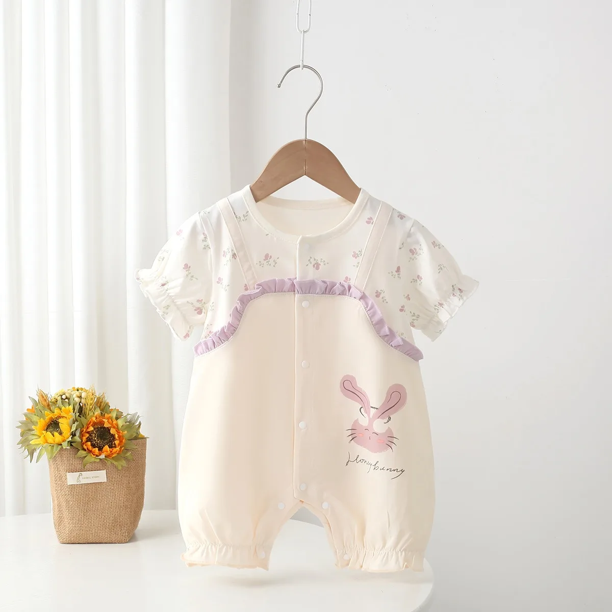 2026 New 9-18M Baby Girl Summer Princess Onesie Newborns Cotton Breathable Lightweight Romper Infant Stylish Soft Comfy Bodysuit
2026 New 9-18M Baby Girl Summer Princess Onesie Newborns Cotton Breathable Lightweight Romper Infant Stylish Soft Comfy Bodysuit