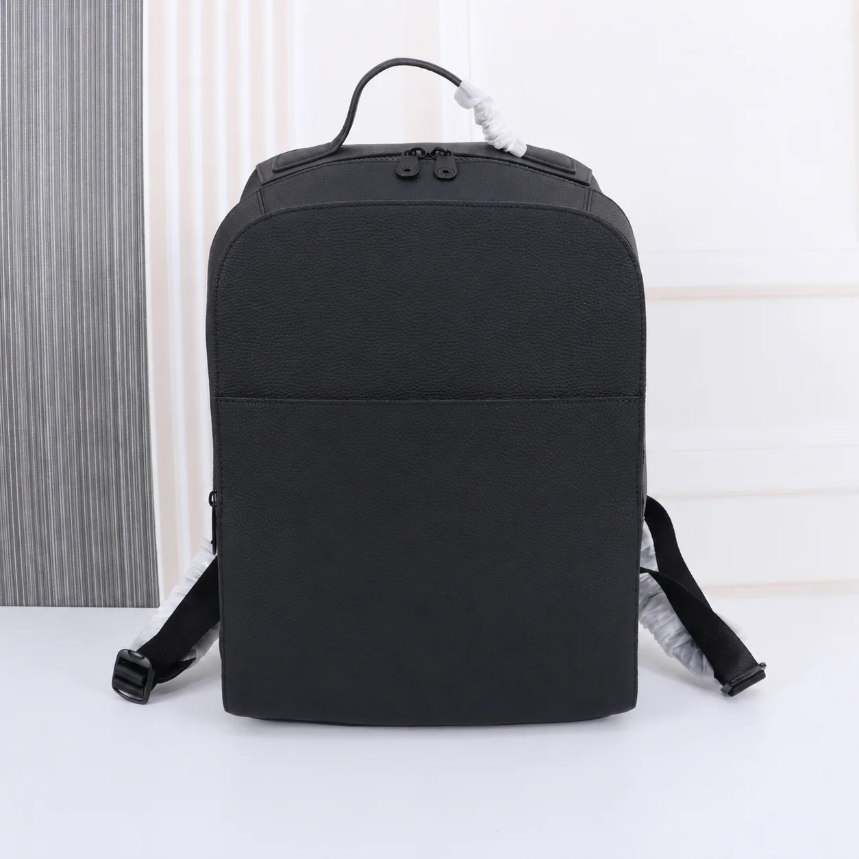 Men's Slim Backpack Classic Black Luxury Designer Genuine Leather Laptop Bag Business Travel Rucksack Male Pebbled Cowhide Daypack Office
Men's Slim Backpack Classic Black Luxury Designer Genuine Leather Laptop Bag Business Travel Rucksack Male Pebbled Cowhide Daypack Office