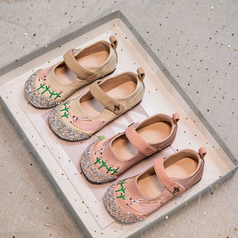 2026 Spring Fashion Kids Leather Shoe for Party Wedding Flats Children's Ethnic Style Embroidered Shoes Girls Princess Shoes
2026 Spring Fashion Kids Leather Shoe for Party Wedding Flats Children's Ethnic Style Embroidered Shoes Girls Princess Shoes