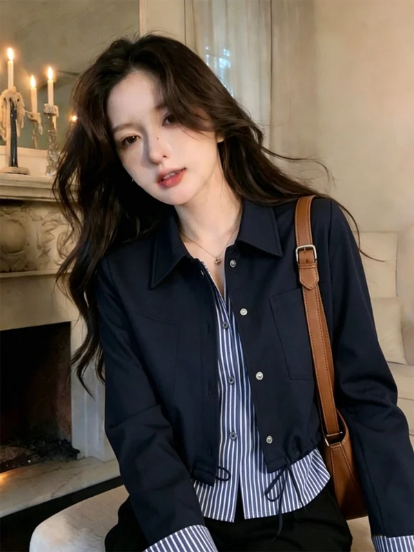 Spring 2026 Blue Casual Striped Women's Shirt Versatile Elegant Style Short Outerwear Fashionable Commuting Casual Shirt
Spring 2026 Blue Casual Striped Women's Shirt Versatile Elegant Style Short Outerwear Fashionable Commuting Casual Shirt