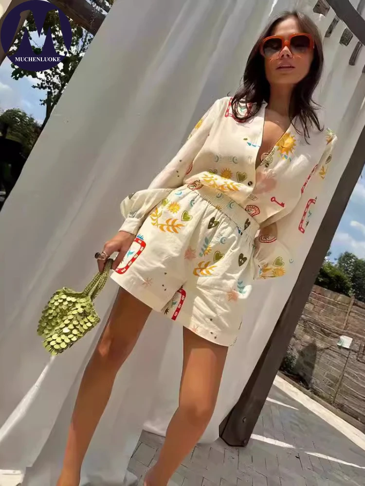 Женский комплект из 2 предметов, новинка лета 2025 года, универсальная рубашка с длинными рукавами и лацканами с принтом, топы, костюмы, модные повседневные свободные шорты, комплекты
Женский комплект из 2 предметов, новинка лета 2025 года, универсальная рубашка с длинными рукавами и лацканами с принтом, топы, костюмы, модные повседневные свободные шорты, комплекты