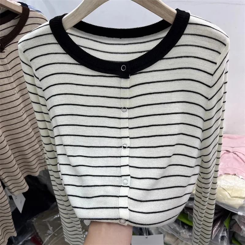 Contrast Color Single Breasted Slim Full Sleeve Sweater Autumn Winter 2025 New Stripes CardiganFemale Casual Knitting Sweaters
Contrast Color Single Breasted Slim Full Sleeve Sweater Autumn Winter 2025 New Stripes CardiganFemale Casual Knitting Sweaters