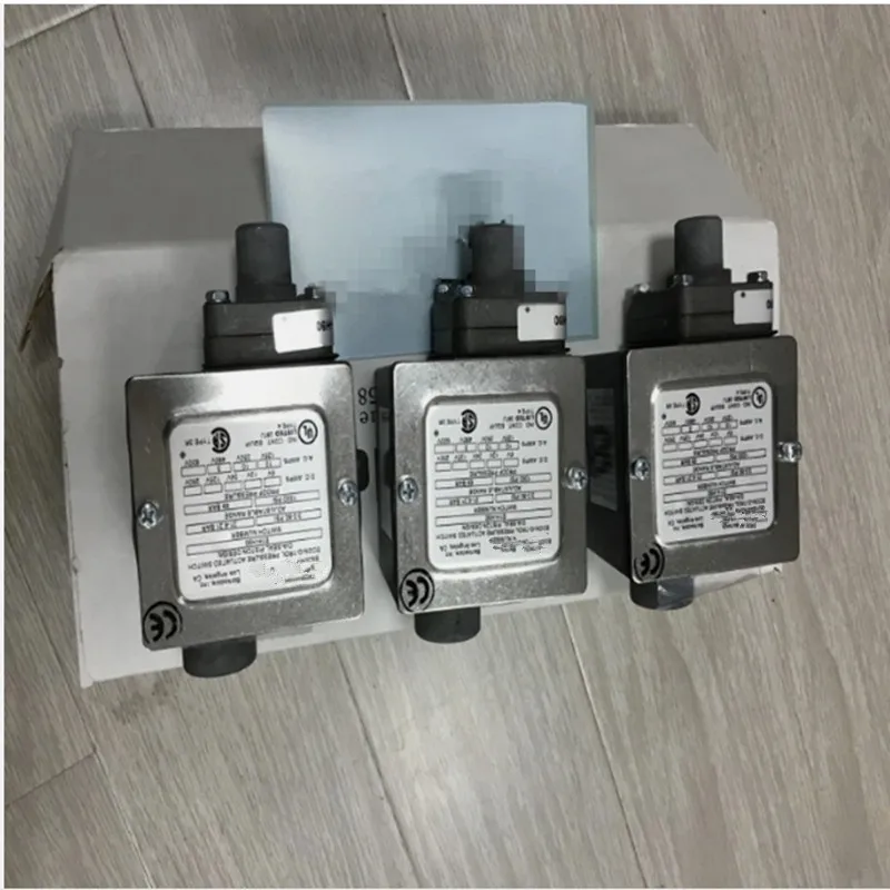 Новый оригинальный реле давления E1H-H90 E1H-H90-Z27 E1H-H-VAC-P6-V E1H-H15-Z27 E1H-H15 E1H-H250 E1H-H500 EPD1H-AA40
Новый оригинальный реле давления E1H-H90 E1H-H90-Z27 E1H-H-VAC-P6-V E1H-H15-Z27 E1H-H15 E1H-H250 E1H-H500 EPD1H-AA40