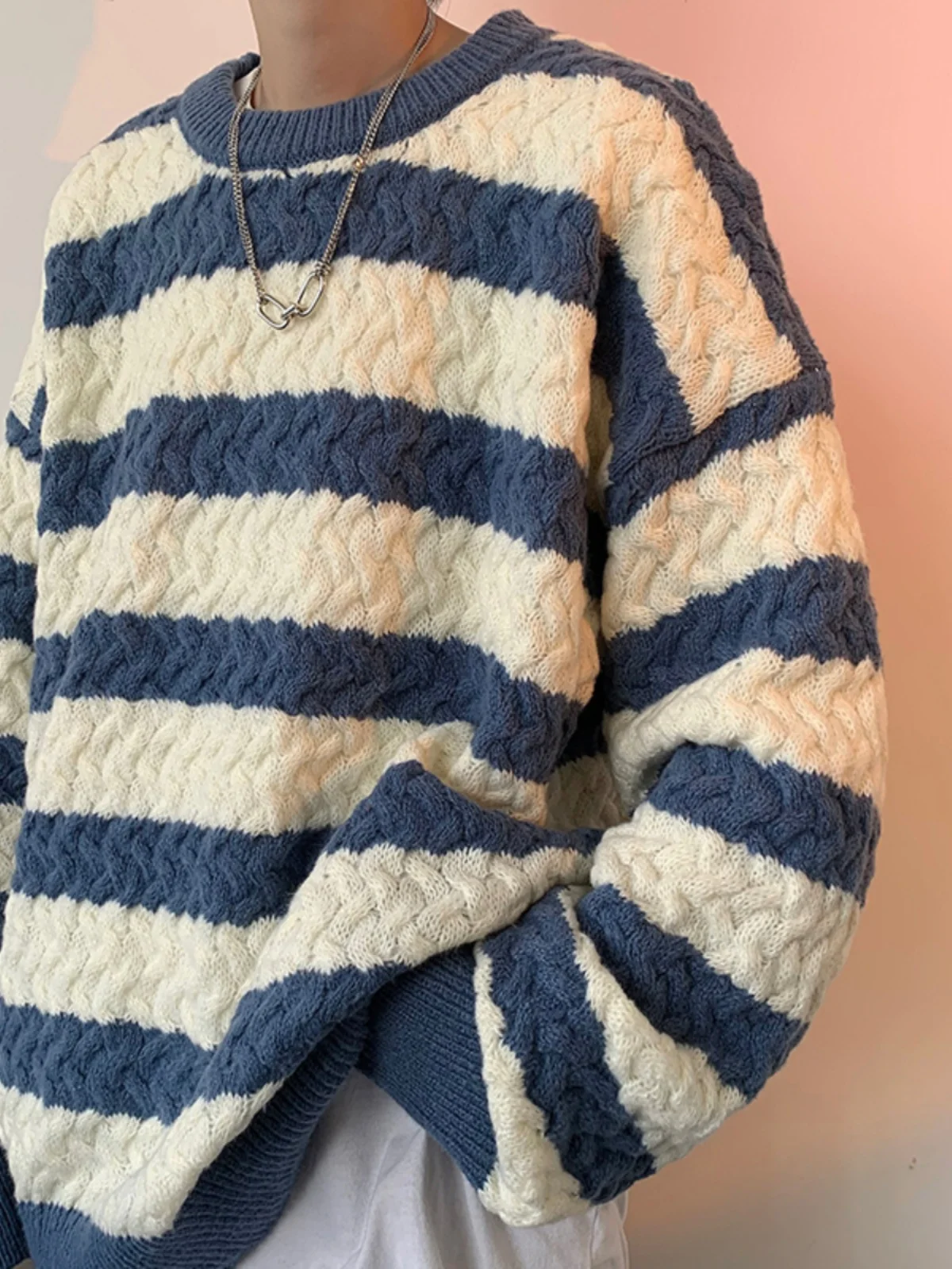 Утепленный осенне-зимний мужской свитер в полоску с круглым вырезом, вязаный, повседневный, в японском и гонконгском ретро-стиле, универсальный, для студентов
Утепленный осенне-зимний мужской свитер в полоску с круглым вырезом, вязаный, повседневный, в японском и гонконгском ретро-стиле, универсальный, для студентов