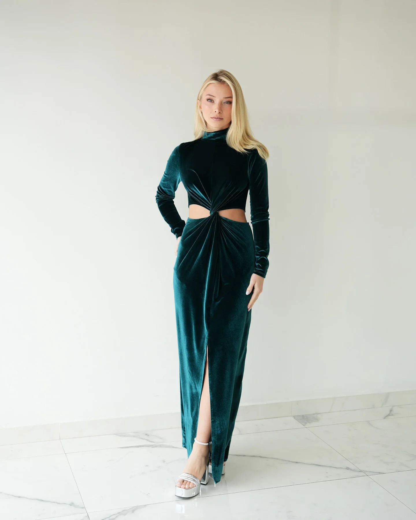 Customized Temperament High Neckline Long Sleeves Evening Dresses Modern Velour Pleats Green Vestido De Festa Vestido De Noche
Customized Temperament High Neckline Long Sleeves Evening Dresses Modern Velour Pleats Green Vestido De Festa Vestido De Noche