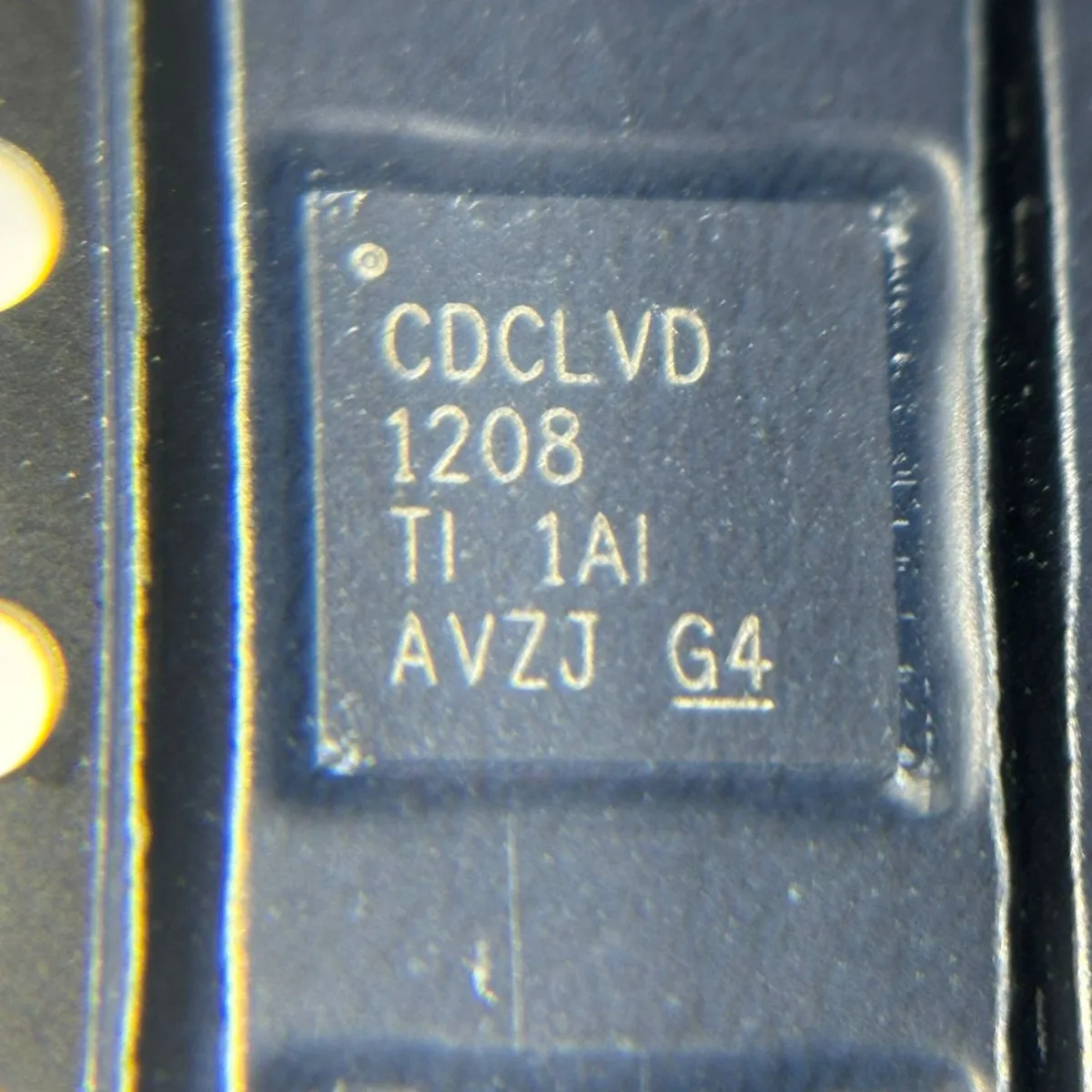 CDCLVD1208RHDR clock buffer driver VQFN-28-EP silk-screened CDCLVD1208 IC chip integrated circuit
CDCLVD1208RHDR clock buffer driver VQFN-28-EP silk-screened CDCLVD1208 IC chip integrated circuit