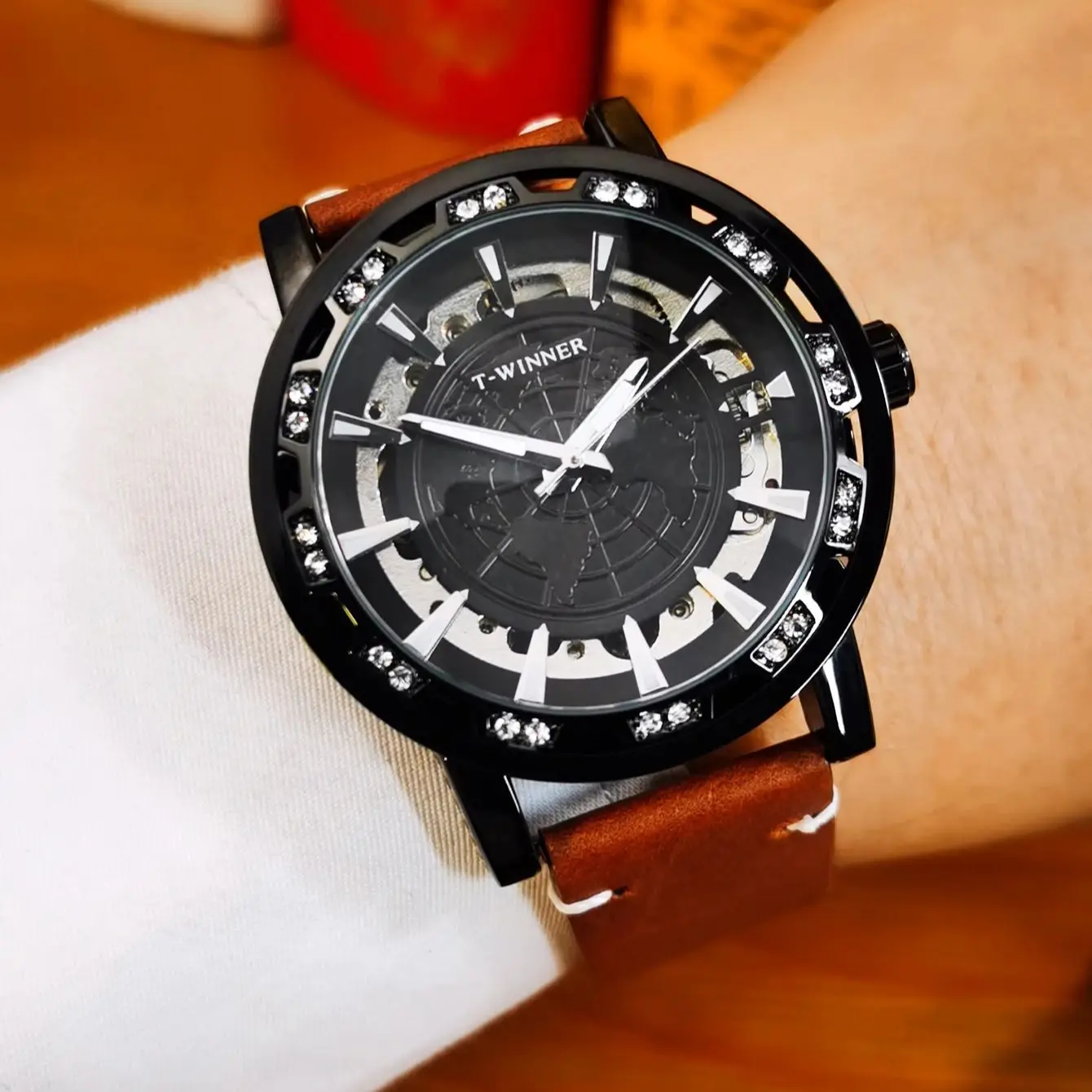 ПОБЕДИТЕЛЬ Бизнес Механические Часы Скелет для Мужчин Iced Out Case Светящийся Дизайн Кожаный Ремешок Винтаж Роскошные Мужские Часы Подарки
ПОБЕДИТЕЛЬ Бизнес Механические Часы Скелет для Мужчин Iced Out Case Светящийся Дизайн Кожаный Ремешок Винтаж Роскошные Мужские Часы Подарки