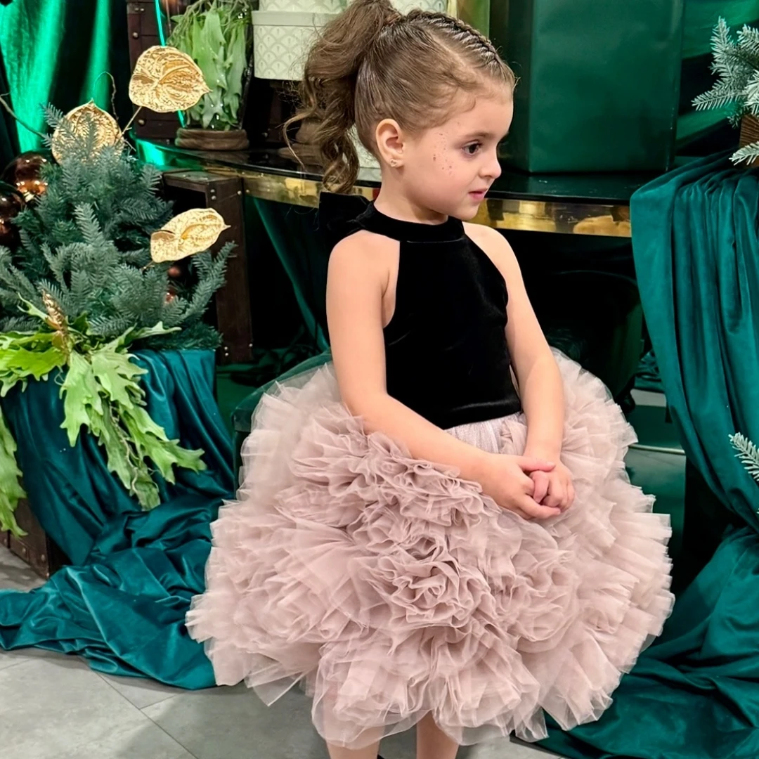 Пыльно-розовое платье с цветочным узором для девочек по индивидуальному заказу, бархатное тюлевое пышное платье с бантом без рукавов для свадьбы, дня рождения, банкета, причастия
Пыльно-розовое платье с цветочным узором для девочек по индивидуальному заказу, бархатное тюлевое пышное платье с бантом без рукавов для свадьбы, дня рождения, банкета, причастия