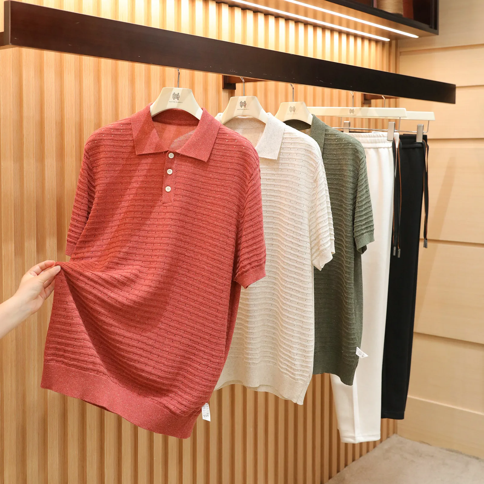 Italian luxury old money style 2026 summer new men's linen cross-grain hole-picking knitted short-sleeved POLO shirt
Italian luxury old money style 2026 summer new men's linen cross-grain hole-picking knitted short-sleeved POLO shirt