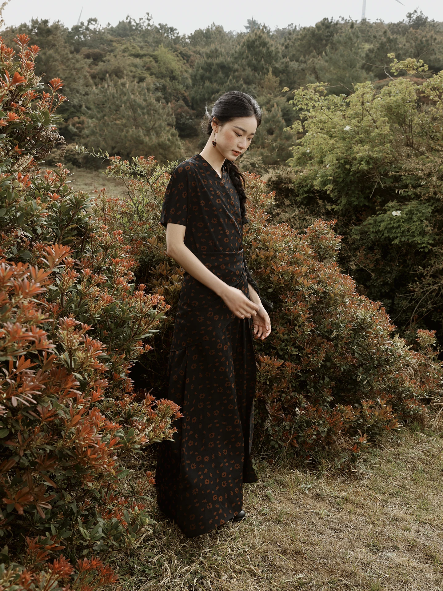 Elegant Long V-Neck Floral Wrap Dress Women's Classic Waist-Cinching Goddess Gown Vintage Style Short Sleeve Bodycon Dress
Elegant Long V-Neck Floral Wrap Dress Women's Classic Waist-Cinching Goddess Gown Vintage Style Short Sleeve Bodycon Dress