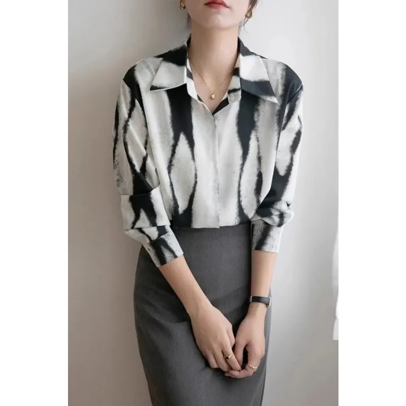 Designed Long-sleeved Shirt for Women in Autumn New Casual Fashion Sense Loose Unique Unique Printed Temperament Top
Designed Long-sleeved Shirt for Women in Autumn New Casual Fashion Sense Loose Unique Unique Printed Temperament Top