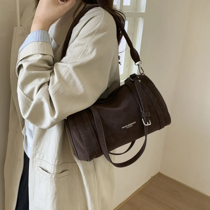 Popular Classic Leather Women's Messenger Bag High-End Luxury Brand Elegant Fashionable Vintage Commuter Daily Bag
Popular Classic Leather Women's Messenger Bag High-End Luxury Brand Elegant Fashionable Vintage Commuter Daily Bag