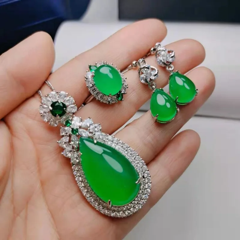 Ice Green Chalcedony Three-piece Set, Women's Green Agate Ring Earrings Pendant Set.
Ice Green Chalcedony Three-piece Set, Women's Green Agate Ring Earrings Pendant Set.
