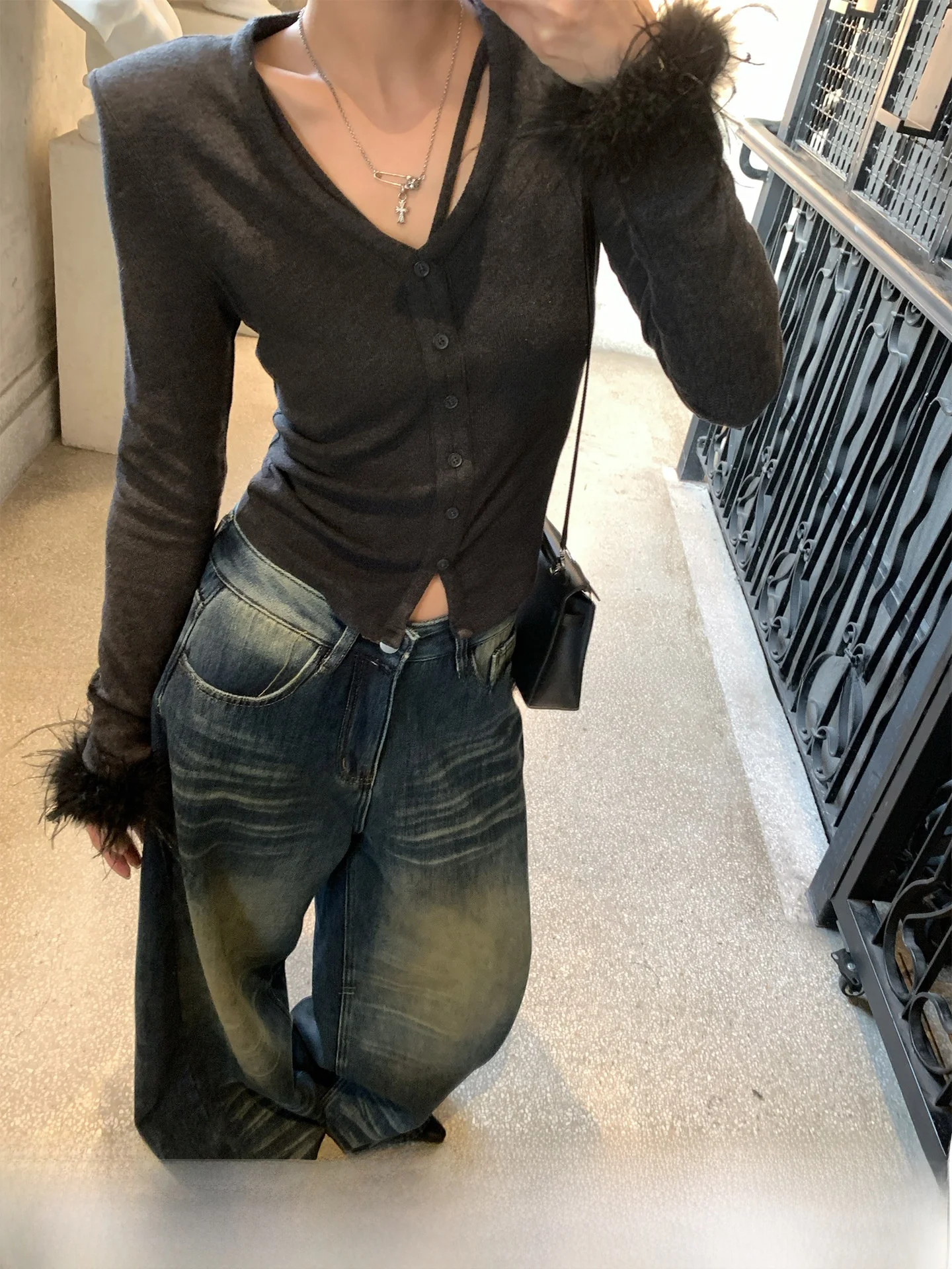 Gv Big Brother Genuine Ostrich Feather Long Sleeve V-Neck Slim Fit Cardigan Warm Winter New Style Women's Knitted Top
Gv Big Brother Genuine Ostrich Feather Long Sleeve V-Neck Slim Fit Cardigan Warm Winter New Style Women's Knitted Top
