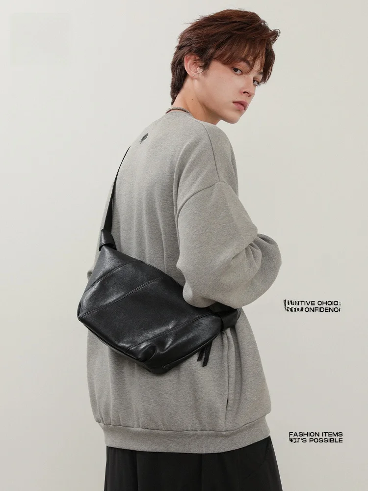 2026 New Men's Bag Commute Large Capacity Slanting Dumpling Bag Wide Shoulder Strap Cow Horn Soft Leather Bag for Youth
2026 New Men's Bag Commute Large Capacity Slanting Dumpling Bag Wide Shoulder Strap Cow Horn Soft Leather Bag for Youth