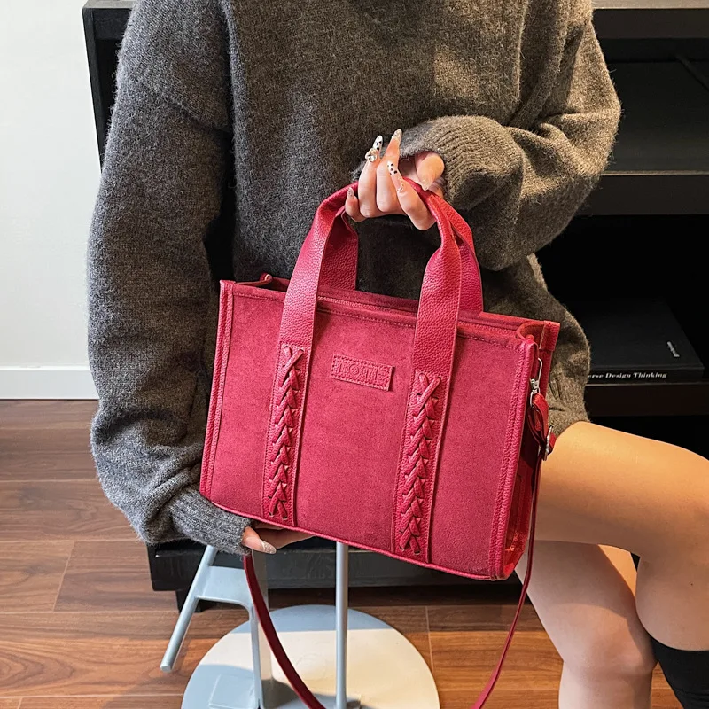 Матовая женская сумка на плечо из искусственной кожи, большая вместительность, тканые женские сумки, сумки через плечо, большие сумки-тоут bolsa
Матовая женская сумка на плечо из искусственной кожи, большая вместительность, тканые женские сумки, сумки через плечо, большие сумки-тоут bolsa