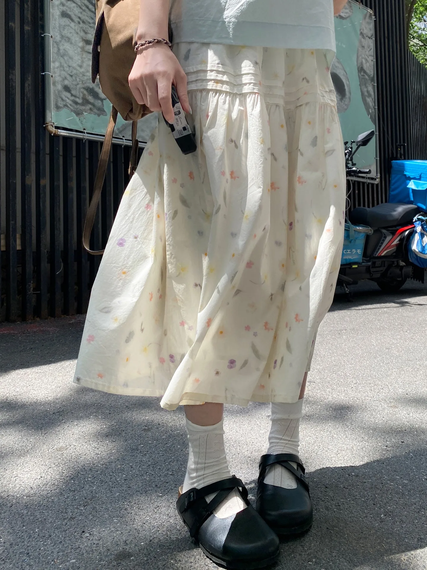 Floral Print A-Line Skirt Women's Spring Summer Loose Fit Elastic Waist Thin Material Half-length Skirt by Milk Rabbit
Floral Print A-Line Skirt Women's Spring Summer Loose Fit Elastic Waist Thin Material Half-length Skirt by Milk Rabbit