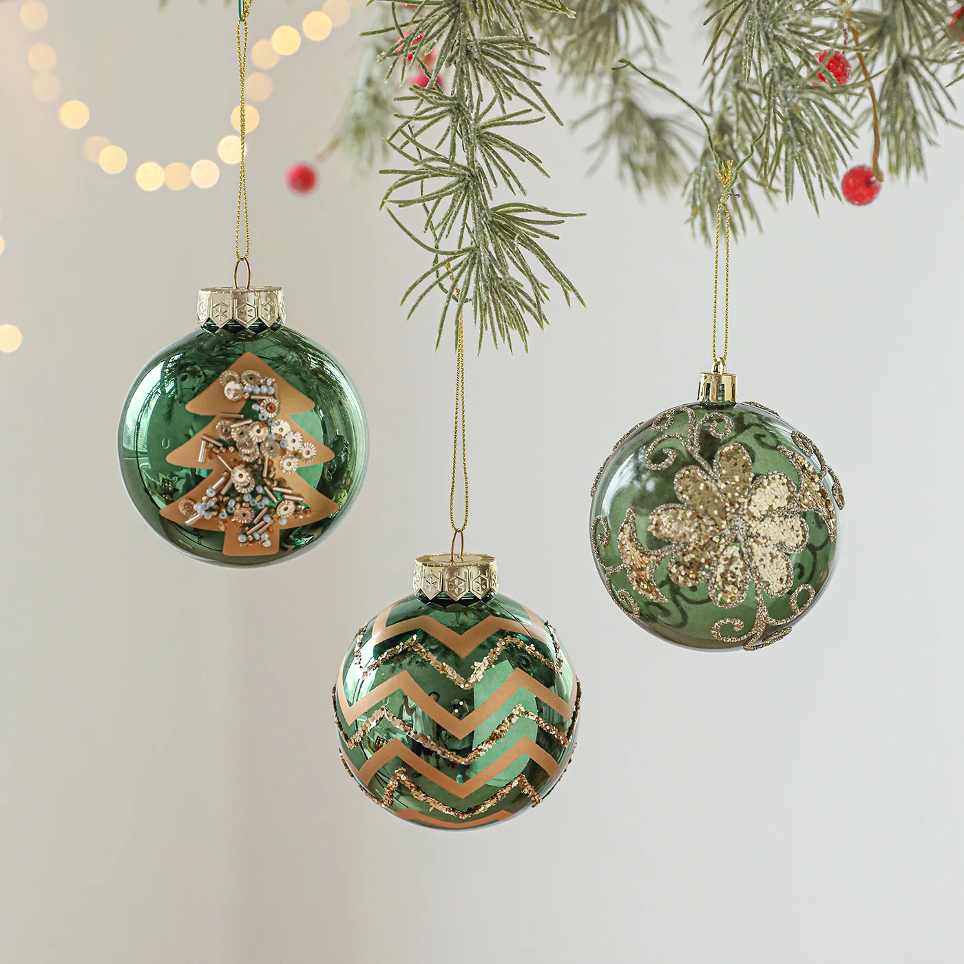 8Cm 1/6Pcs Green Glossy Christmas Balls Sticky Powder Gold Dust High-grade Electroplated Balls Pearlescent Hand-painted Pattern
8Cm 1/6Pcs Green Glossy Christmas Balls Sticky Powder Gold Dust High-grade Electroplated Balls Pearlescent Hand-painted Pattern