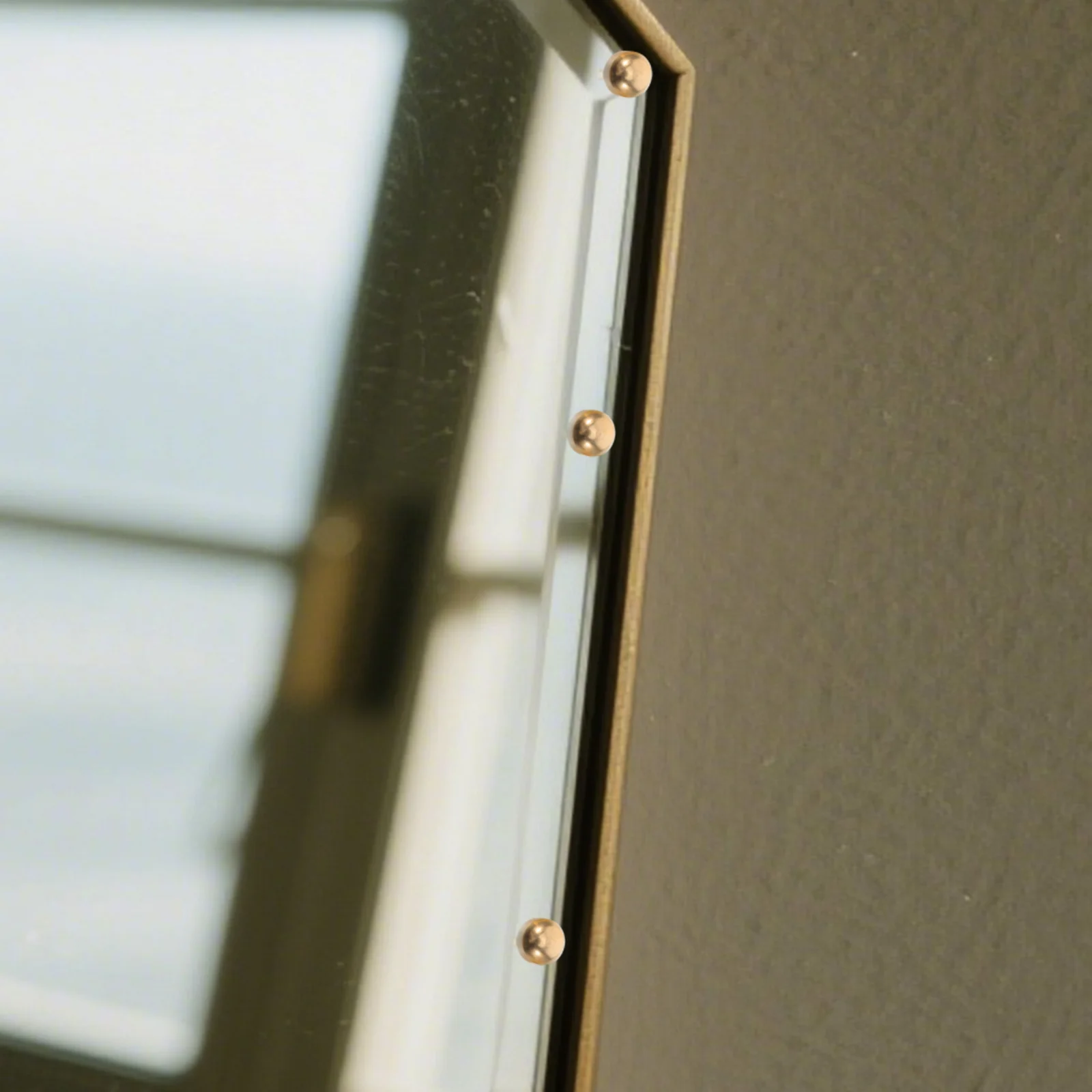 16Pcs Copper Mirror Screw Covers Self Tapping Flat Head Fasteners for Furniture Wall Cabinet Mounting Hardware Decor
16Pcs Copper Mirror Screw Covers Self Tapping Flat Head Fasteners for Furniture Wall Cabinet Mounting Hardware Decor