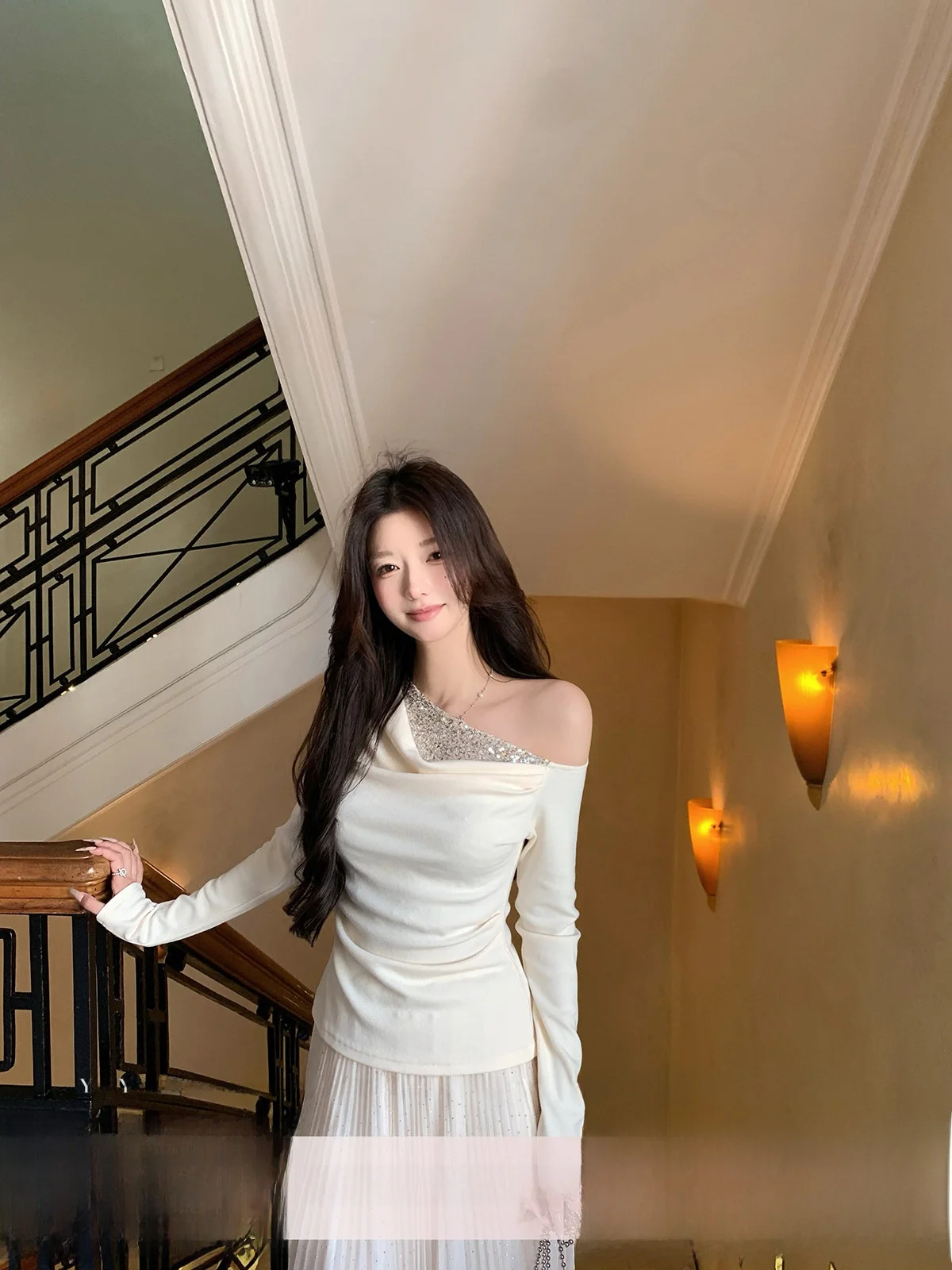 Yoyozhang Zhang Yuyu Moonlight Starlight Apricot Knitwear Женский модный повседневный топ с асимметричным вырезом на плече и длинными рукавами
Yoyozhang Zhang Yuyu Moonlight Starlight Apricot Knitwear Женский модный повседневный топ с асимметричным вырезом на плече и длинными рукавами