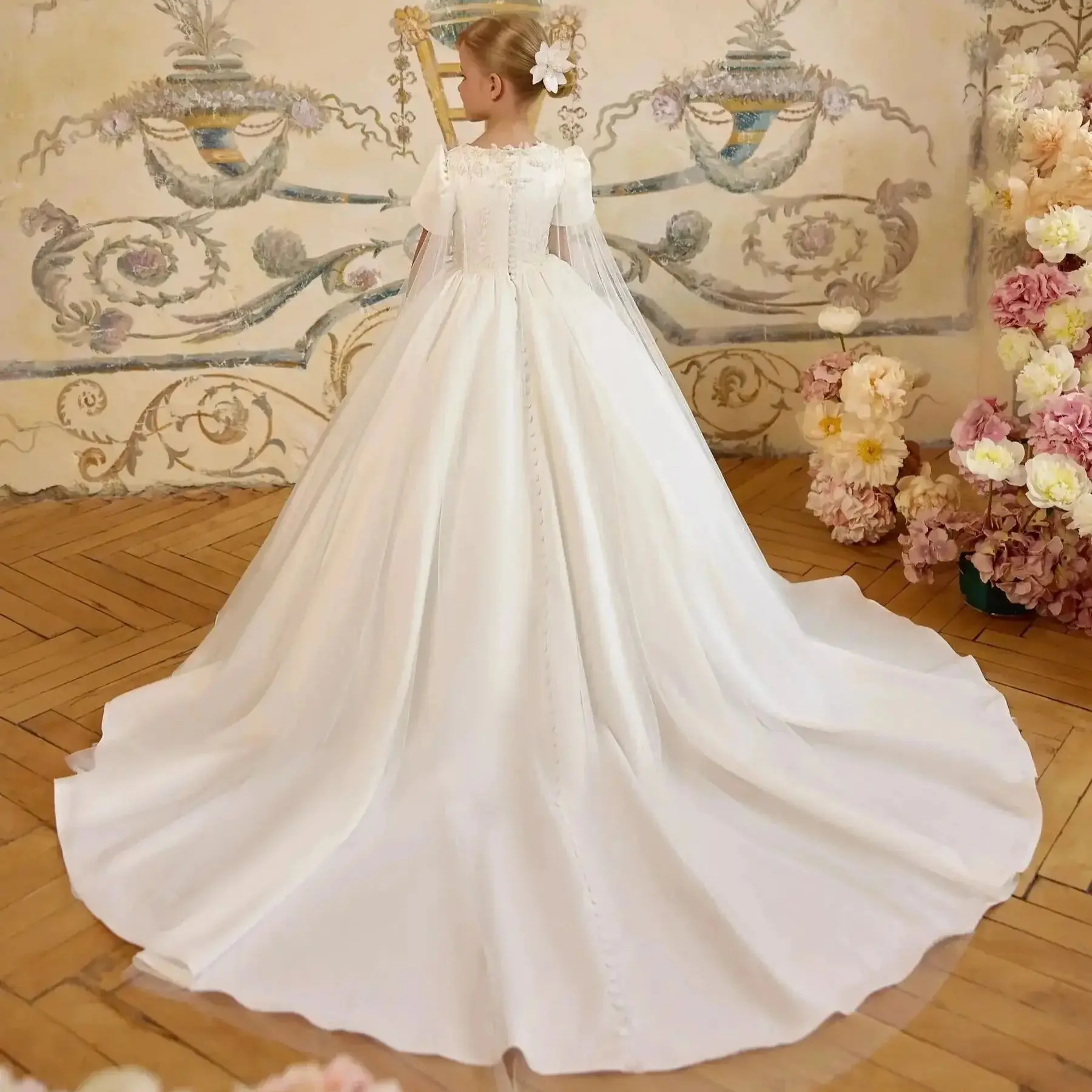 White Satin Flower Girl Dresses for Wedding Short Sleeves Elegant Baby Girl Birthday Gowns First Communion Gowns Customized
White Satin Flower Girl Dresses for Wedding Short Sleeves Elegant Baby Girl Birthday Gowns First Communion Gowns Customized