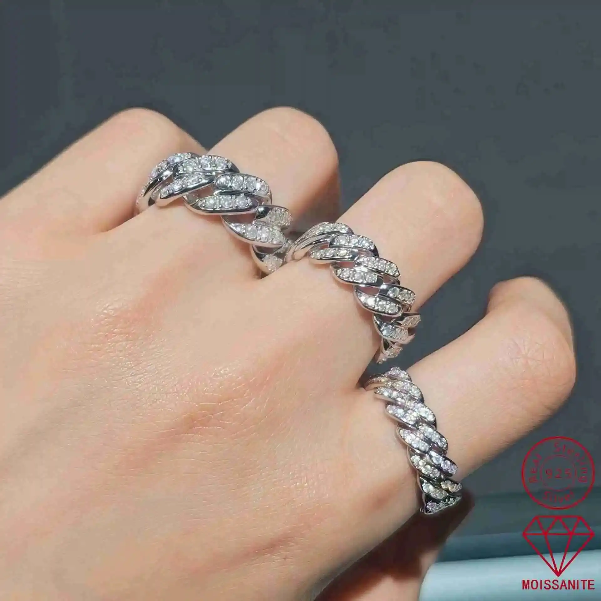Luxury Fashion Hip Hop Jewelry 925 Sterling Silver Inlaid Moissanite Cuban Chain Shape Moissanite Ring for Men
Luxury Fashion Hip Hop Jewelry 925 Sterling Silver Inlaid Moissanite Cuban Chain Shape Moissanite Ring for Men