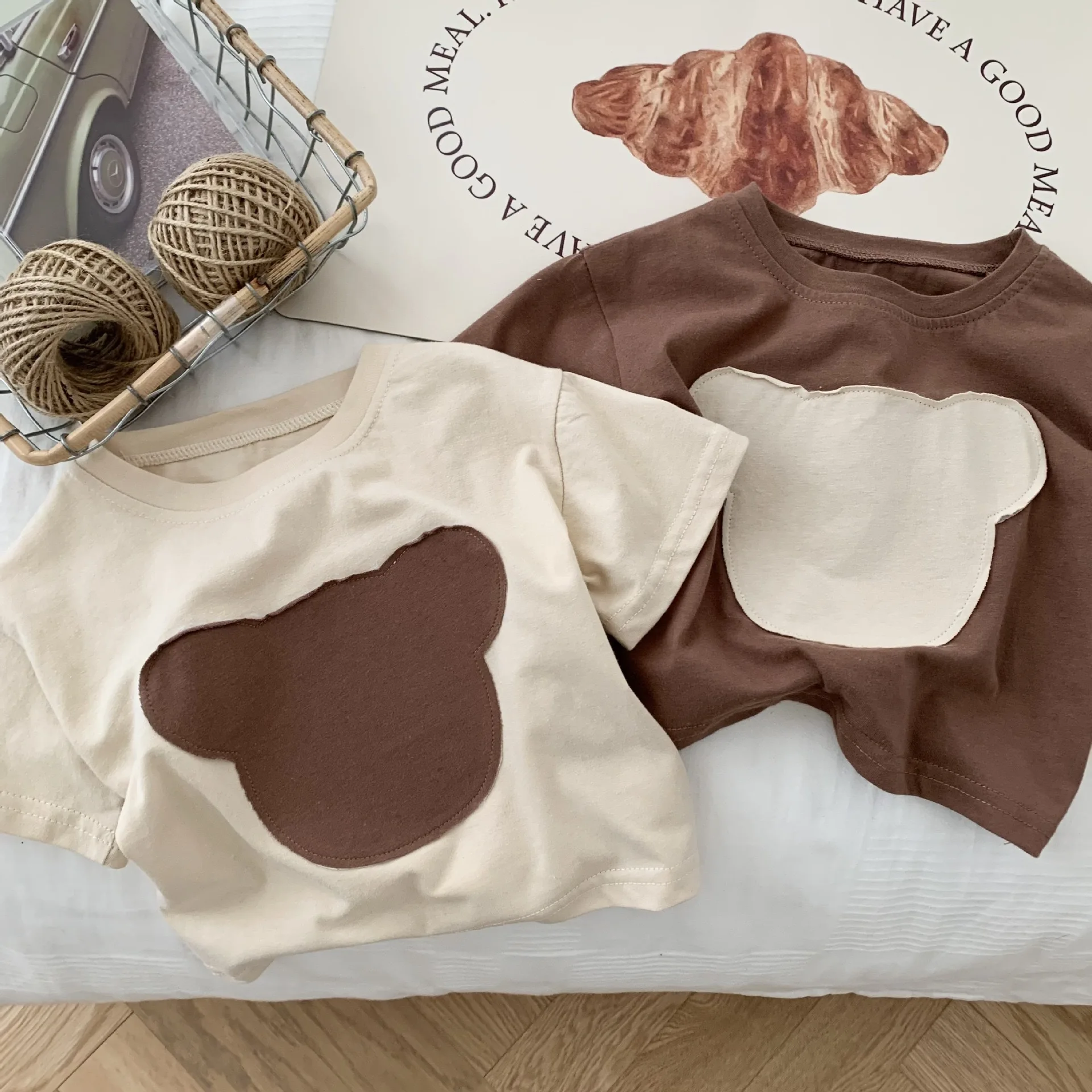 ( 1-7 Years ) Summer Ins Baby Short-sleeved T-shirt Boy Girls Patched Bear Top Children Short-sleeve Cloths
( 1-7 Years ) Summer Ins Baby Short-sleeved T-shirt Boy Girls Patched Bear Top Children Short-sleeve Cloths