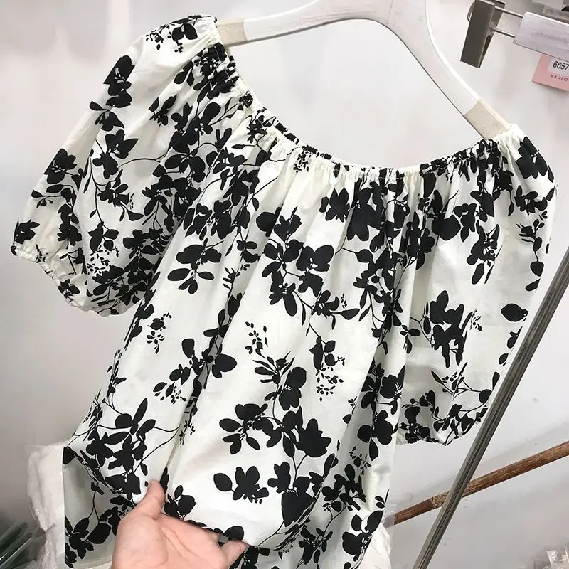 Korean Version of New Off Shoulder Top with Bubble Sleeves Fashionable Printed Casual Shirt for Women in Spring and Summer E872
Korean Version of New Off Shoulder Top with Bubble Sleeves Fashionable Printed Casual Shirt for Women in Spring and Summer E872